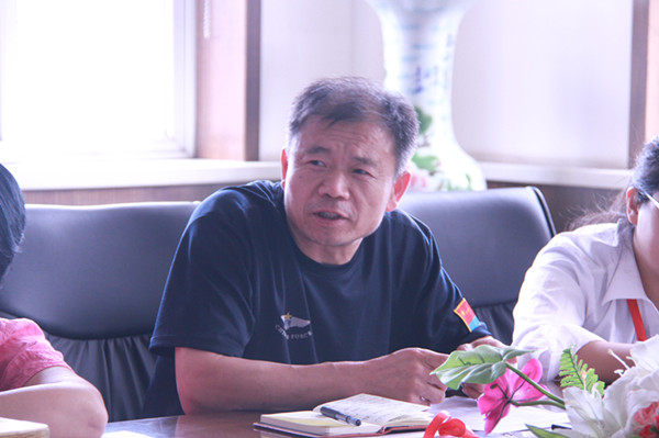 beat365召开学习李保国同志先进事迹座谈会