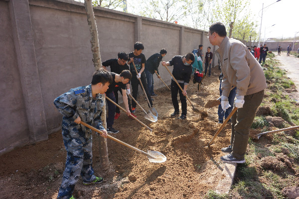 beat365师生到贺阳国际中小学参加劳动