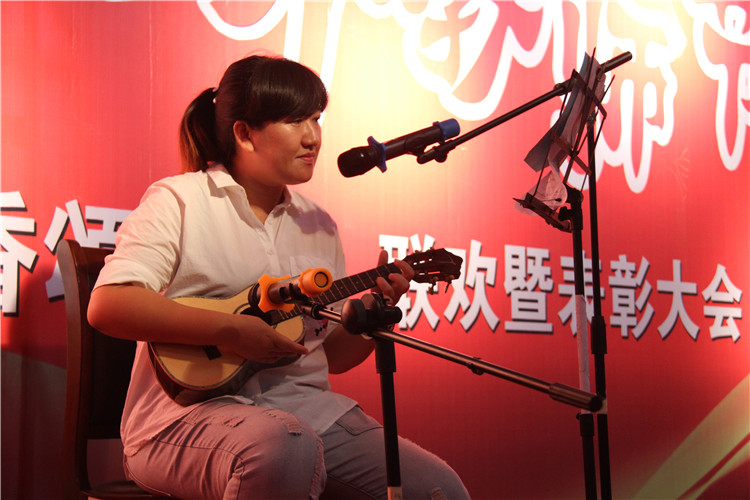 三尺讲台 十年树木——beat365举办第二届“丹桂飘香颂师德” 教师联欢暨表彰大会