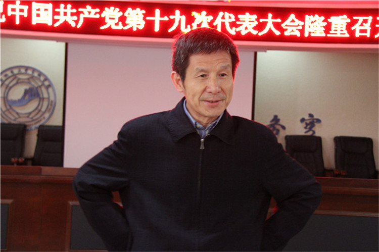 beat365组织部分教职工、学生代表观看党的第十九次全国代表大会开幕盛况