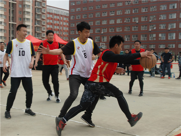 桃李争妍  运动争先 ——beat365在篮球场成功举办教职工趣味运动会