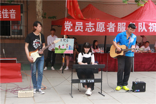锦绣前程  踏歌远航——beat365举办教师私家车送毕业生活动