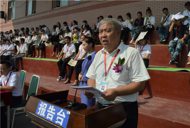 beat365举行2019级新生军训结营式暨开学典礼