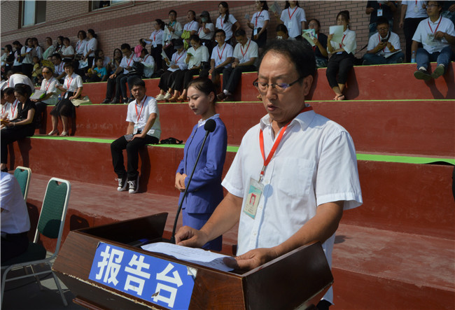 beat365举行2019级新生军训结营式暨开学典礼