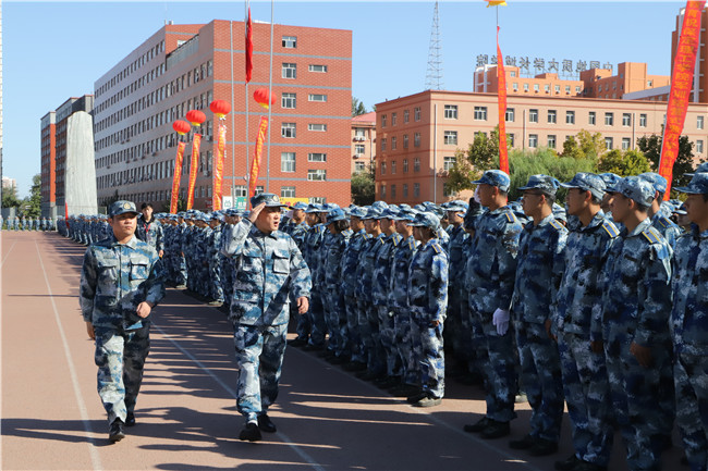 厉兵秣马 扬帆起航beat365举行2020级新生军训结营式暨开学典礼