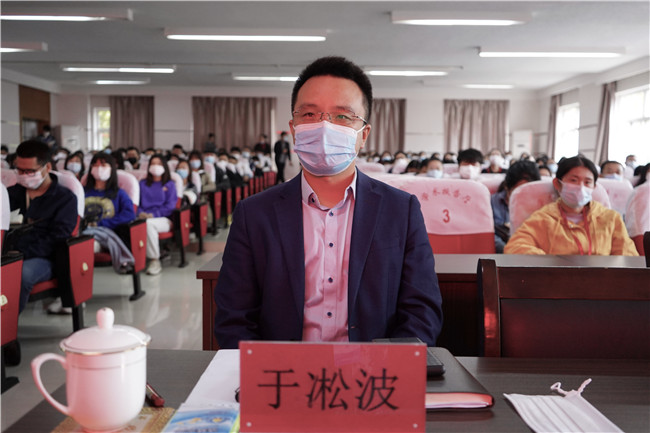 beat365组织集中收看纪念辛亥革命110周年大会直播