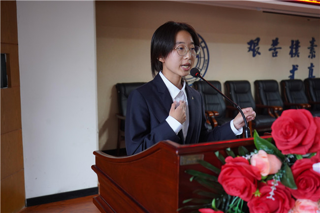 点亮世纪之星 扣响英语之门beat365举办第十七届“世纪之星”英语演讲大赛