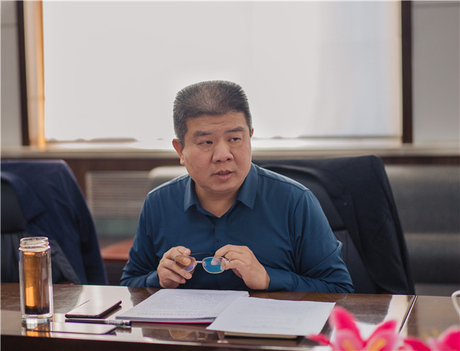 赓续红色精神 汲取前进力量 beat365召开党委理论学习中心组会议