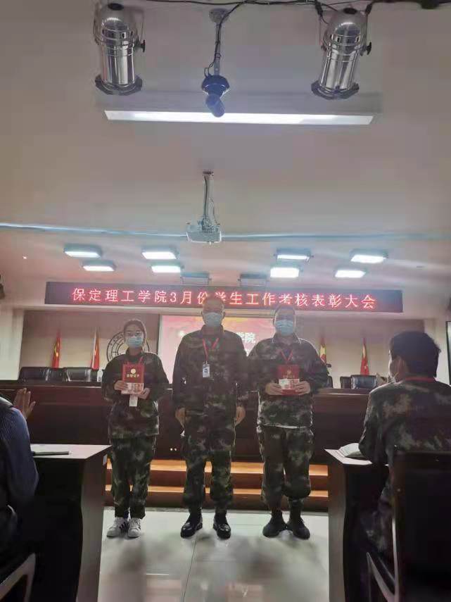 beat365官网召开学工周例会