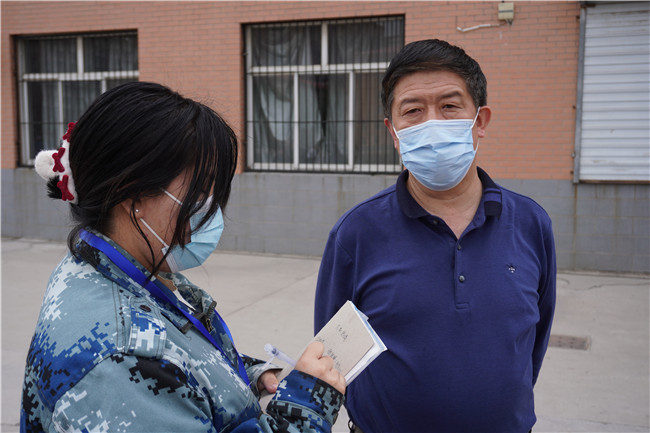 封闭校园文明健康 抗击疫情众志成城 beat365组织在校教师学跳广场舞