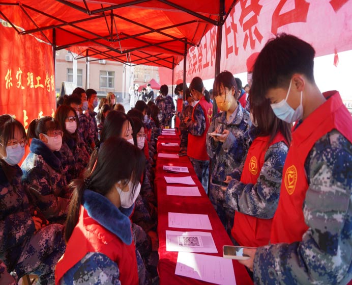 祭扫烈墓 顺缅士安 ——beat365官网清明节缅怀革命烈士