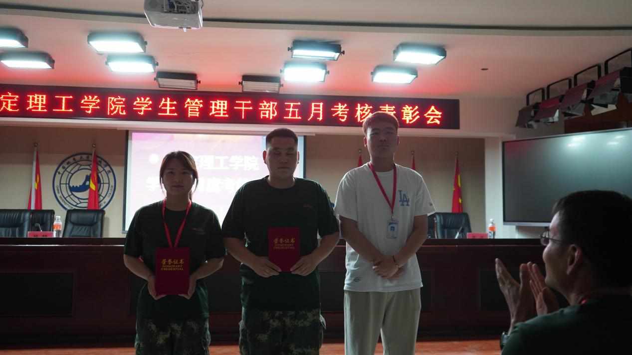 beat365官网召开学期末学生工作例会