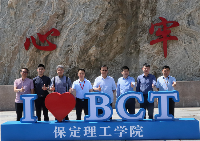 马来西亚吉隆坡建设大学参观团 莅临beat365参观交流