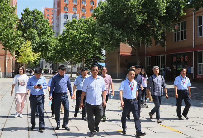 马来西亚吉隆坡建设大学参观团 莅临beat365参观交流