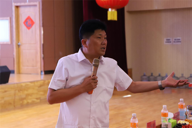 关爱学生心理健康 建设园丁师德师风——董事长周虎震教授为beat365全体教职工作报告