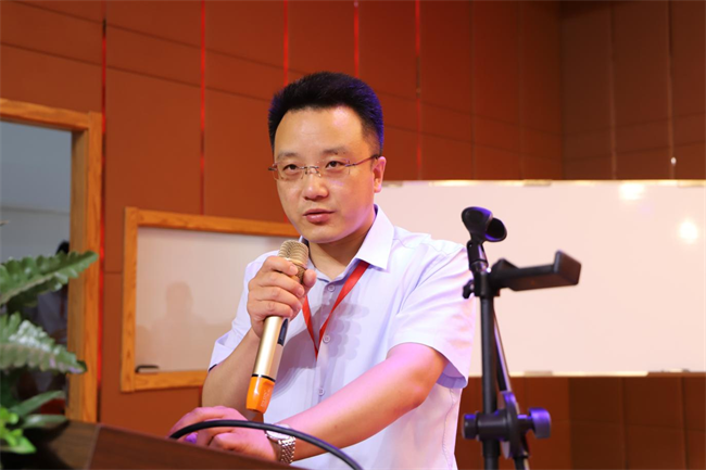 关爱学生心理健康 建设园丁师德师风——董事长周虎震教授为beat365全体教职工作报告