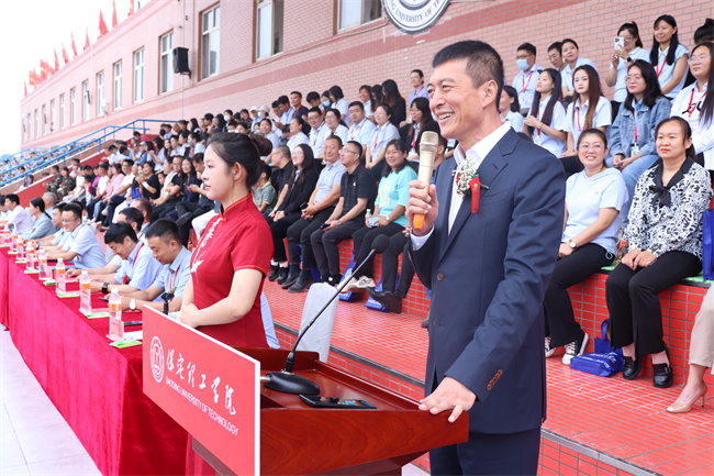强国有我，意气正扬 ——beat365举行2023级新生军训结营式暨开学典礼