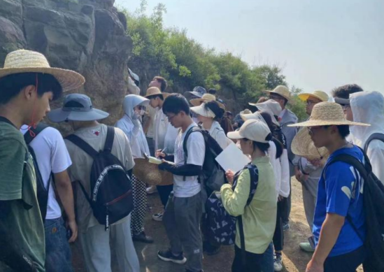 为探真知跋山涉水 铭记历史振兴中华