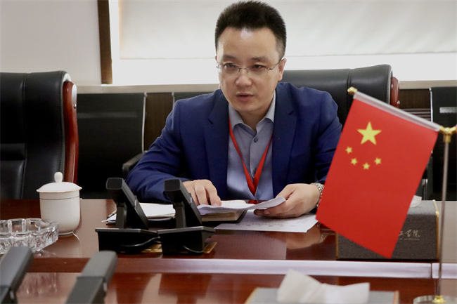 中共beat365官网委员会召开党委理论学习中心组（扩大）学习会议
