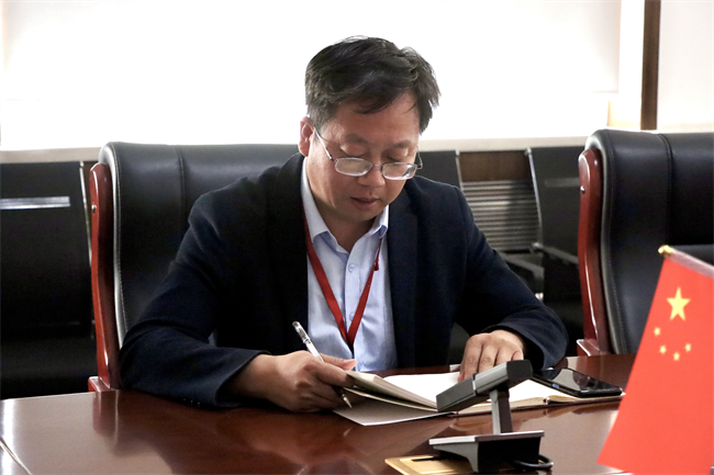 中共beat365官网委员会召开党委理论学习中心组（扩大）学习会议