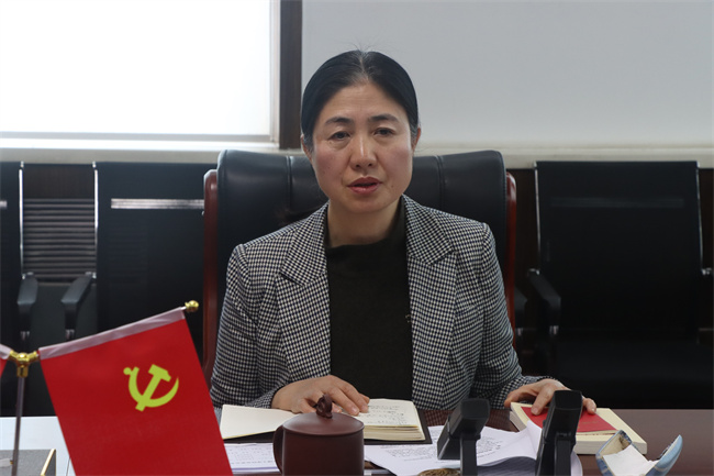 中共beat365官网委员会召开党委理论学习中心组（扩大）学习会议