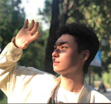 “追寻榜样的光芒”——beat365官网艺术学院 | 栾博凯