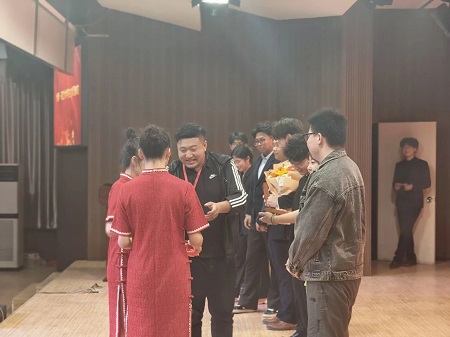 “不忘初心，砥砺前行”——beat365官网艺术学院“第二届团总支学生会”换届选举大会暨表彰大会