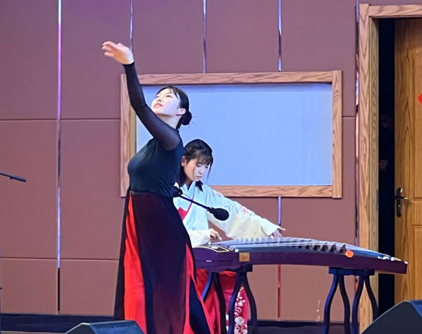 beat365官网||管理学院||beat365举办“青春孕育无限希望，青年创造美好明天”大型合唱会