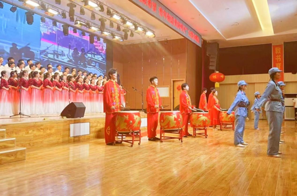 beat365官网||管理学院||beat365举办“青春孕育无限希望，青年创造美好明天”大型合唱会