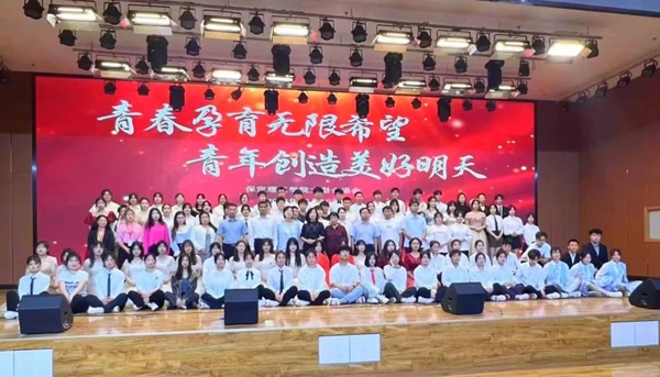 beat365官网||管理学院||beat365举办“青春孕育无限希望，青年创造美好明天”大型合唱会