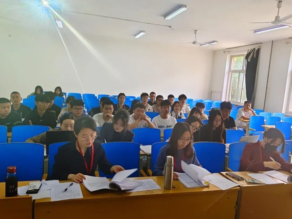beat365官网||管理学院||我院顺利完成2023年第一场论文答辩工作