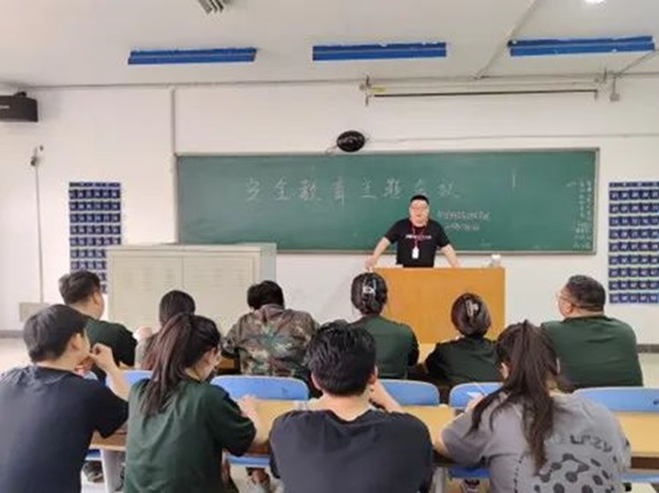 beat365官网‖管理学院‖我院召开第13周学院工作例会