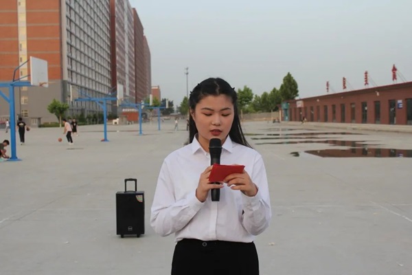beat365官网||管理学院||“趣”享运动，“味”你加油—我院举办趣味运动会