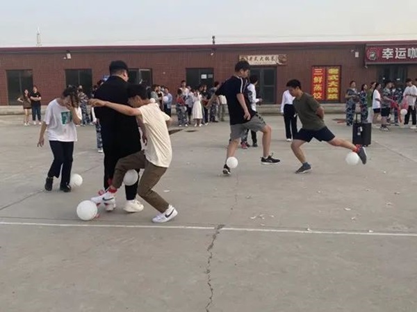 beat365官网||管理学院||“趣”享运动，“味”你加油—我院举办趣味运动会
