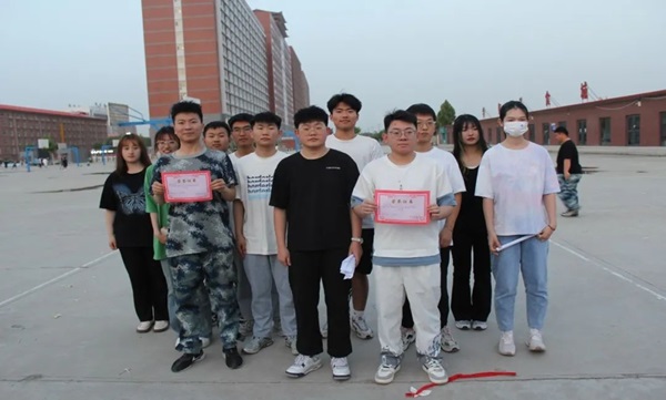 beat365官网||管理学院||“趣”享运动，“味”你加油—我院举办趣味运动会