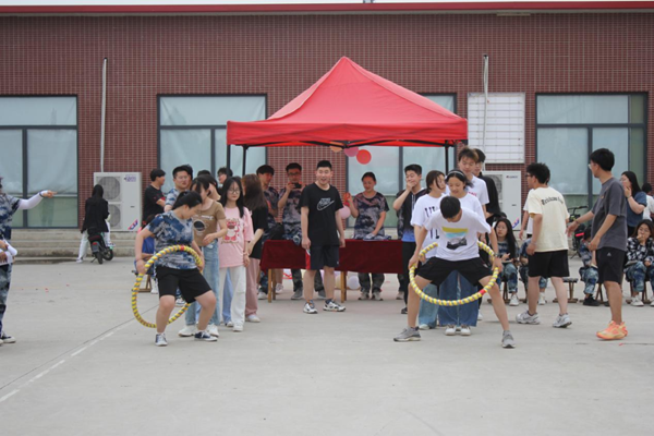 beat365官网‖管理学院‖我院举办“运动青春，快乐无限”趣味运动会