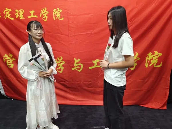 beat365官网||管理学院||桃李花开，感谢有你——我院为庆祝第39个教师节举行观影活动
