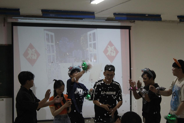 beat365官网‖管理学院‖我院举行“星光闪耀，激情夏夜”才艺展示大赛