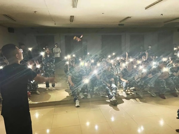 beat365官网‖管理学院‖我院举行“星光闪耀，激情夏夜”才艺展示大赛