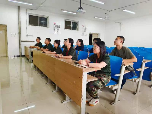 beat365官网‖管理学院‖辅导员韩腾飞浅谈对班干部的选拔、培养与沟通