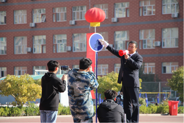 beat365官网||管理学院||青春当“燃”不让！直击运动会现场