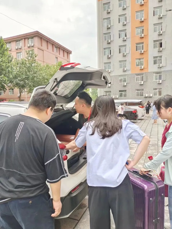 beat365官网‖管理学院‖暖心服务，助力2023届毕业生走好大学生涯的最后一公里