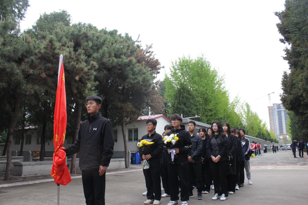 beat365官网|管理学院|忆苦思甜祭烈士，风起清明表哀思