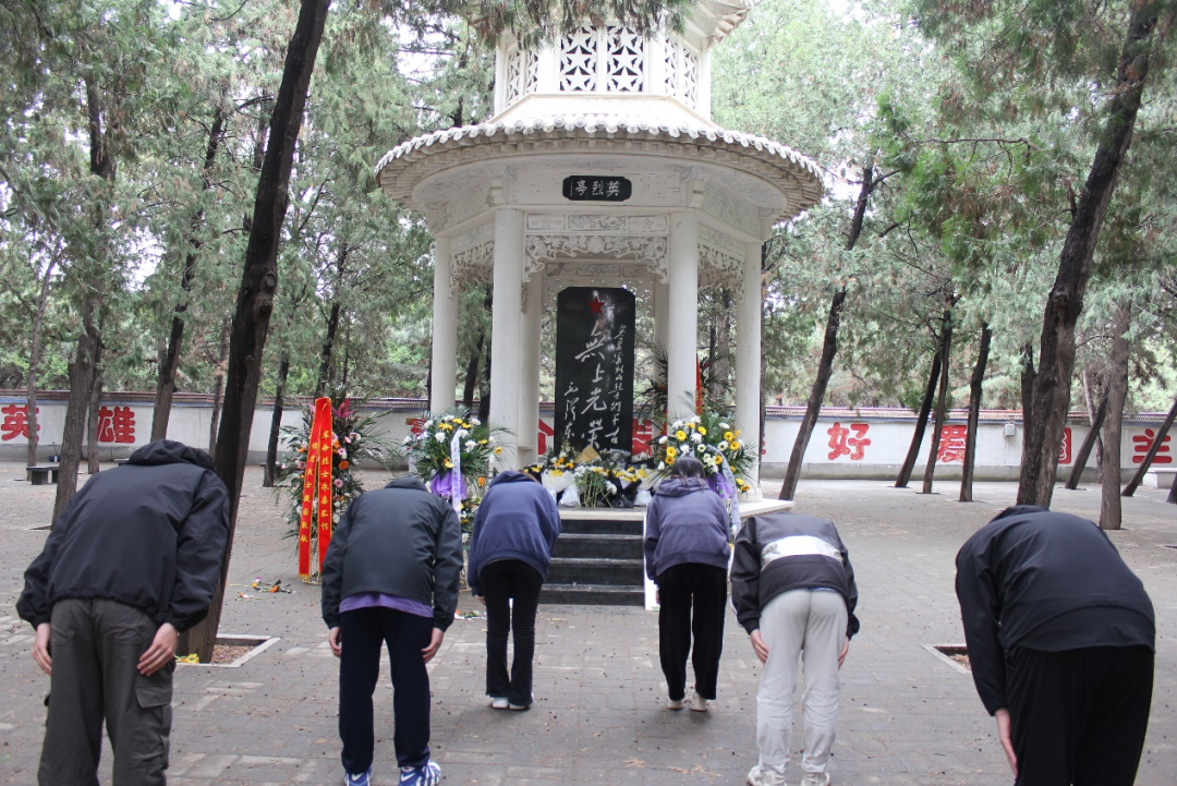 beat365官网|管理学院|忆苦思甜祭烈士,风起清明表哀思