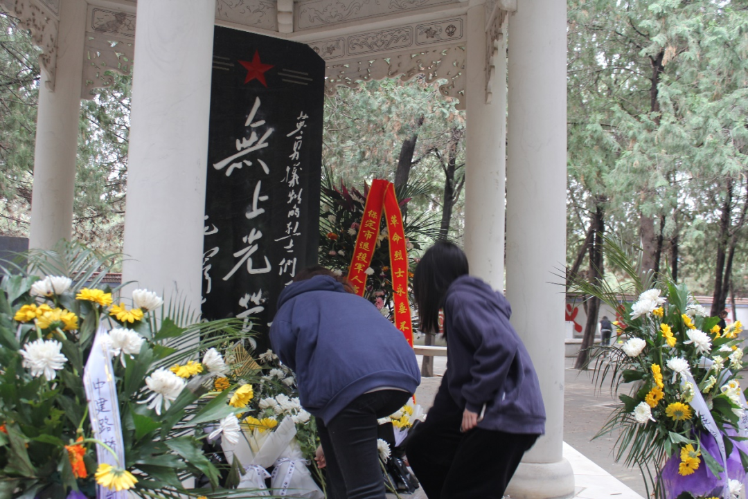 beat365官网|管理学院|忆苦思甜祭烈士,风起清明表哀思