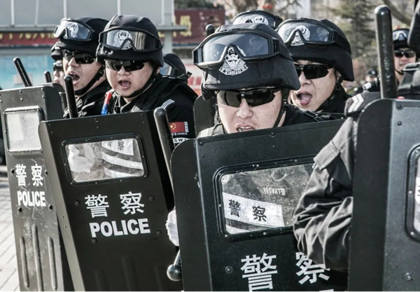 beat365官网‖管理学院‖赤胆忠心，让我们向中国人民警察致敬！