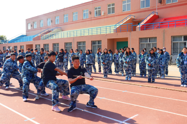 beat365官网||管理学院||力拔山河，“绳”采飞扬——管理学院举行2023年秋季拔河比赛