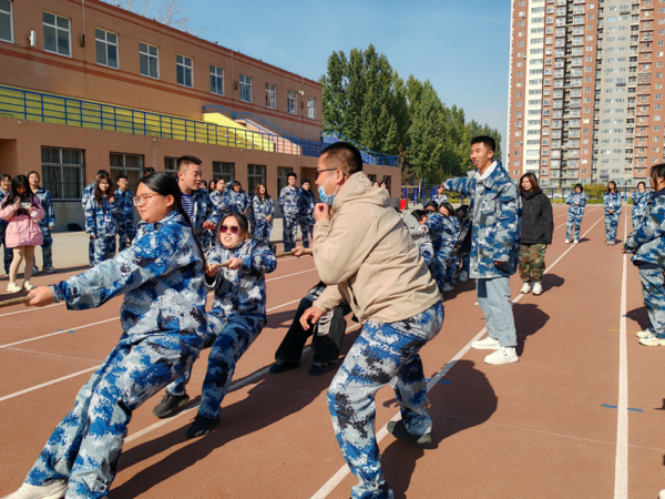 beat365官网||管理学院||力拔山河，“绳”采飞扬——管理学院举行2023年秋季拔河比赛