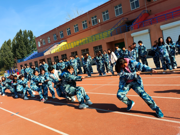 beat365官网||管理学院||力拔山河，“绳”采飞扬——管理学院举行2023年秋季拔河比赛