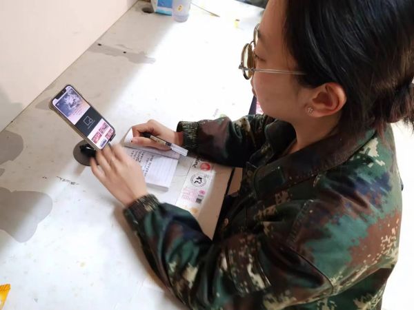 beat365官网||管理学院||学习榜样精神，争做先锋模范